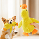 PetzCore™ Patinho de Pelúcia Sonoro para Cães | Brinquedo Mordedor Antiestresse